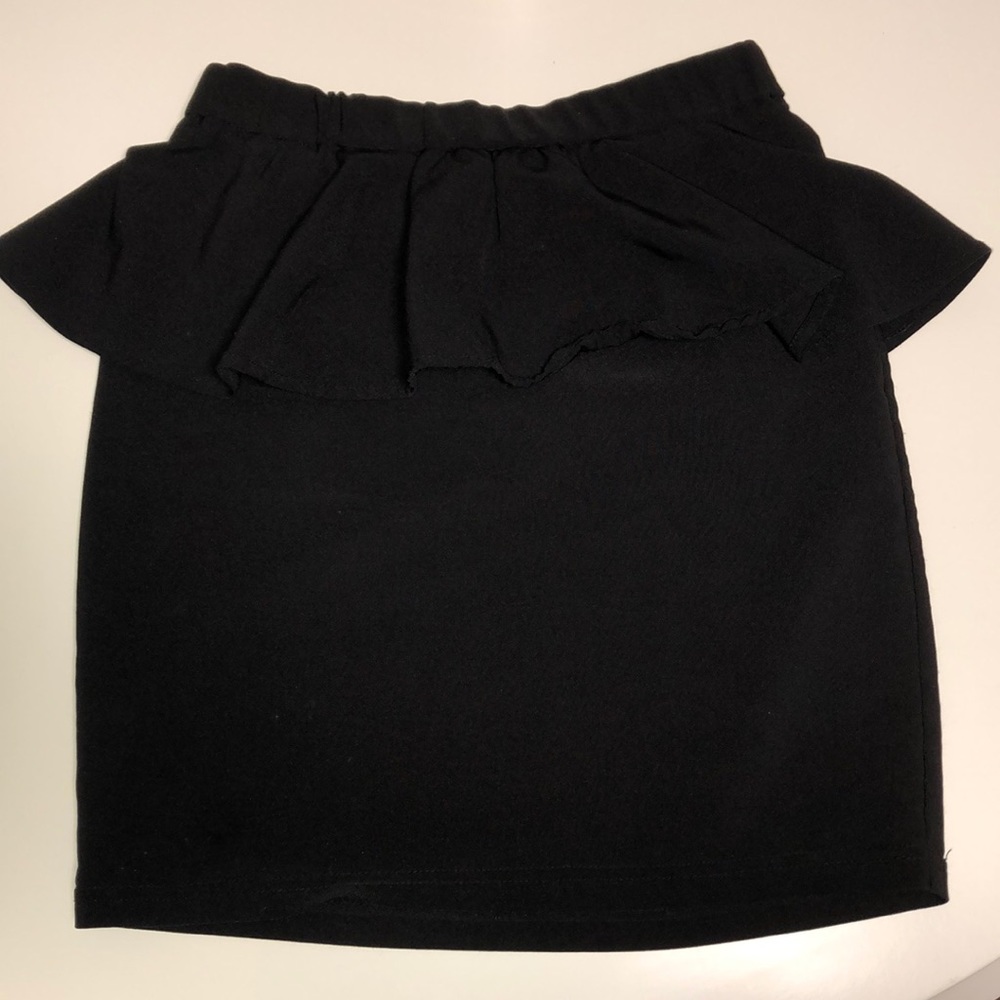 H&M black peplum skirt